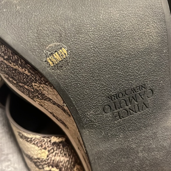 Neutral snake print leather platform sandals. Vince Camuto size 8.5/39 worn once - Picture 5 of 7